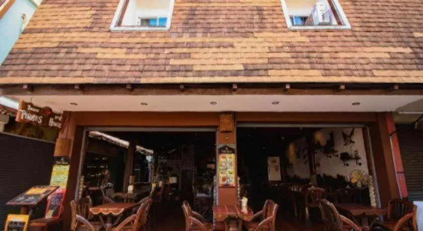 OYO 1103 Pirates House Hotel