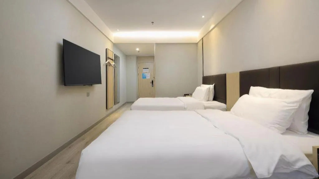 Bed in Magnotel Shanghai Maglev Station