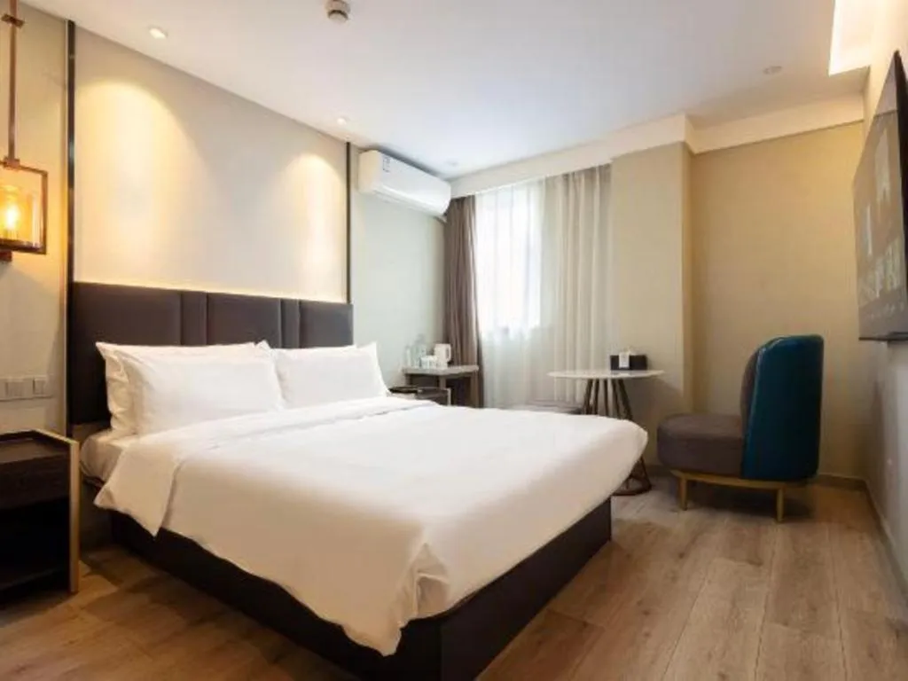 Bed in Magnotel Shanghai Maglev Station