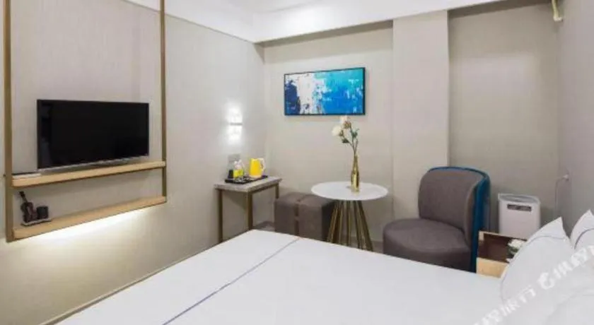 Bed in Magnotel Shanghai Maglev Station