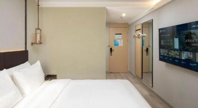 Bed in Magnotel Shanghai Maglev Station