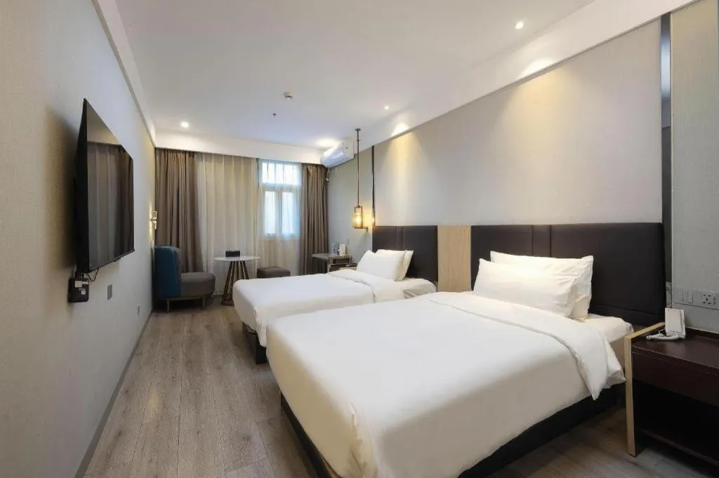 Bed in Magnotel Shanghai Maglev Station