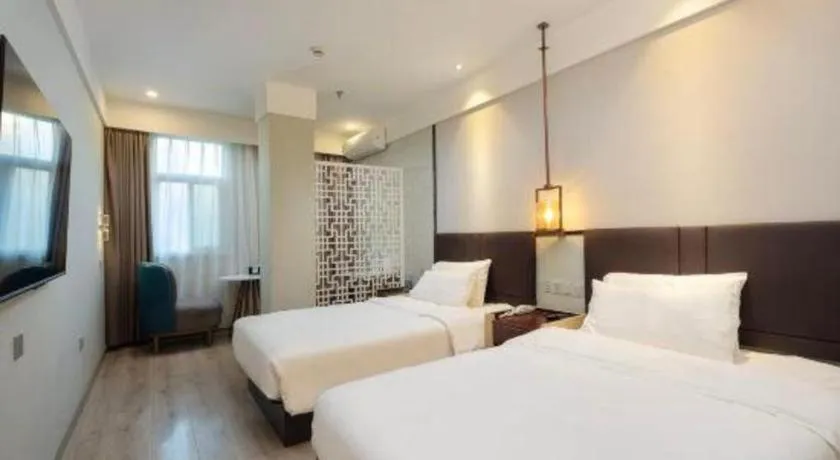 Bed in Magnotel Shanghai Maglev Station