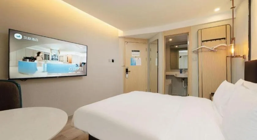 Bed in Magnotel Shanghai Maglev Station