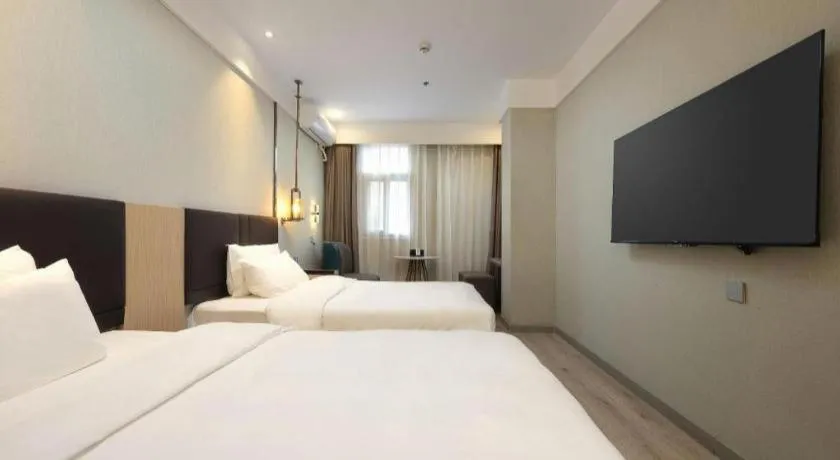 Bed in Magnotel Shanghai Maglev Station