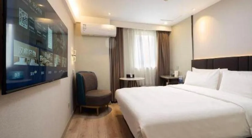 Bed in Magnotel Shanghai Maglev Station