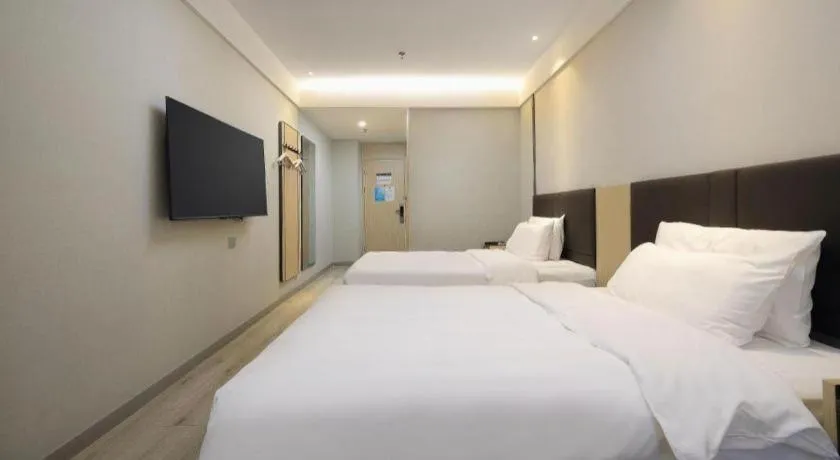 Bed in Magnotel Shanghai Maglev Station