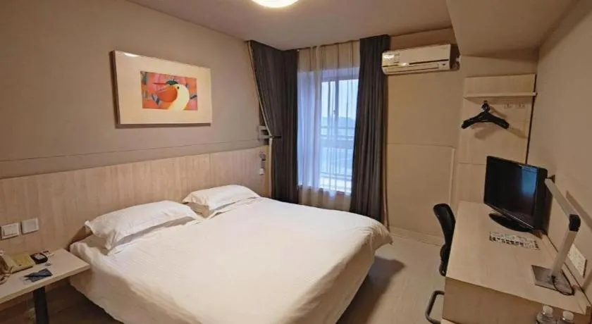 Bed in Jinjiang Inn Wuhu Fangte Tech Museum Metro Station