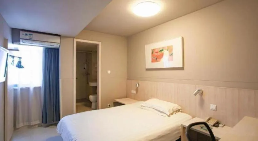 Bed in Jinjiang Inn Wuhu Fangte Tech Museum Metro Station