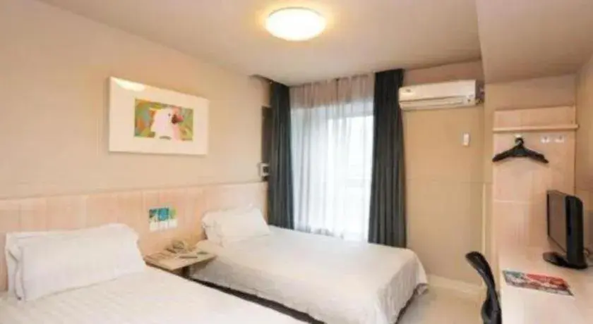 Bed in Jinjiang Inn Wuhu Fangte Tech Museum Metro Station Bed in Jinjiang Inn Wuhu Fangte Tech Museum Metro Station