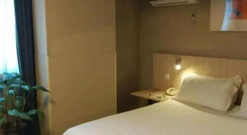 Bed in Jinjiang Inn Wuhu Fangte Tech Museum Metro Station Bed in Jinjiang Inn Wuhu Fangte Tech Museum Metro Station