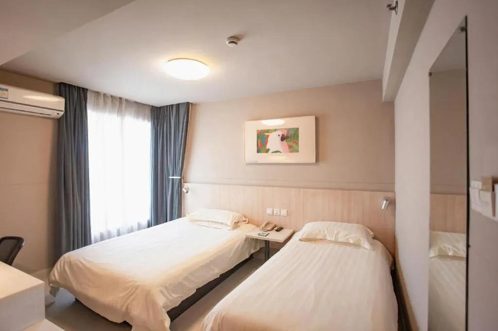 Bed in Jinjiang Inn Wuhu Fangte Tech Museum Metro Station