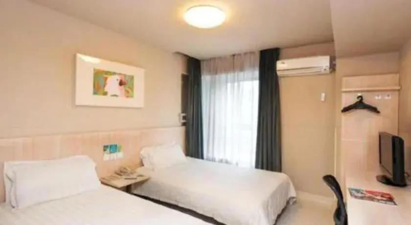 Bed in Jinjiang Inn Wuhu Fangte Tech Museum Metro Station Bed in Jinjiang Inn Wuhu Fangte Tech Museum Metro Station