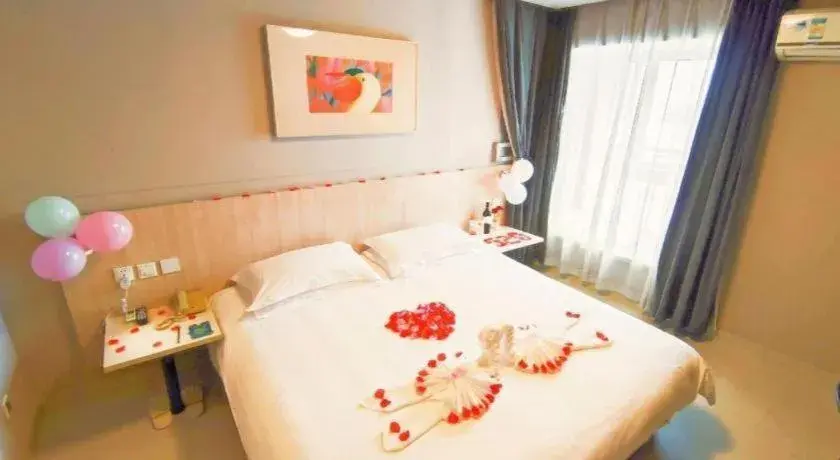 Bed in Jinjiang Inn Wuhu Fangte Tech Museum Metro Station Bed in Jinjiang Inn Wuhu Fangte Tech Museum Metro Station