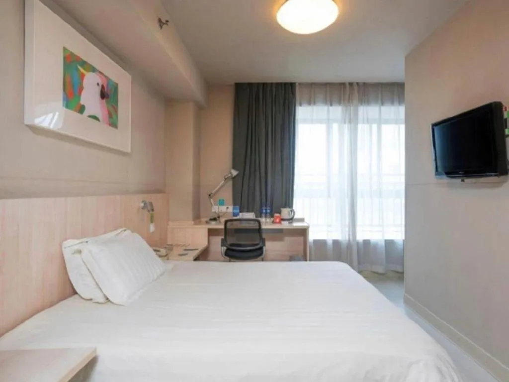 Bed in Jinjiang Inn Wuhu Fangte Tech Museum Metro Station