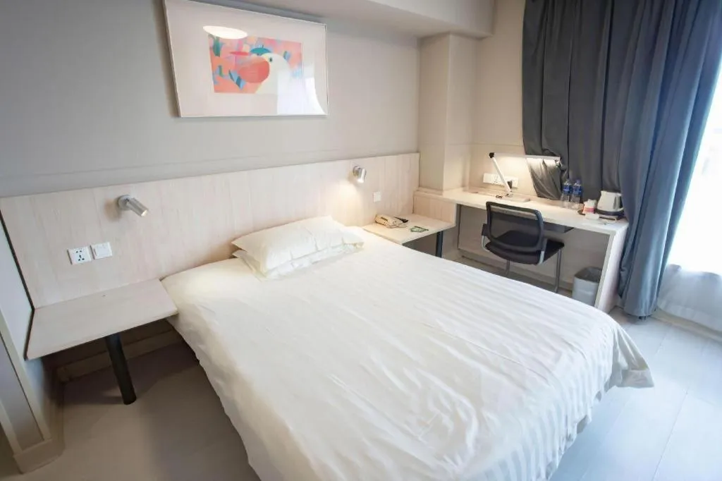 Bed in Jinjiang Inn Wuhu Fangte Tech Museum Metro Station