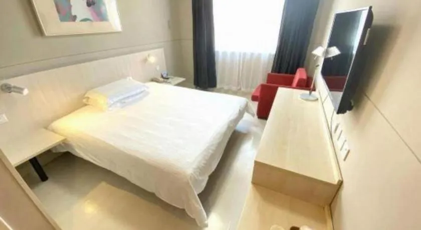 Bed in Jinjiang Inn Jinzhou Luoyang Road