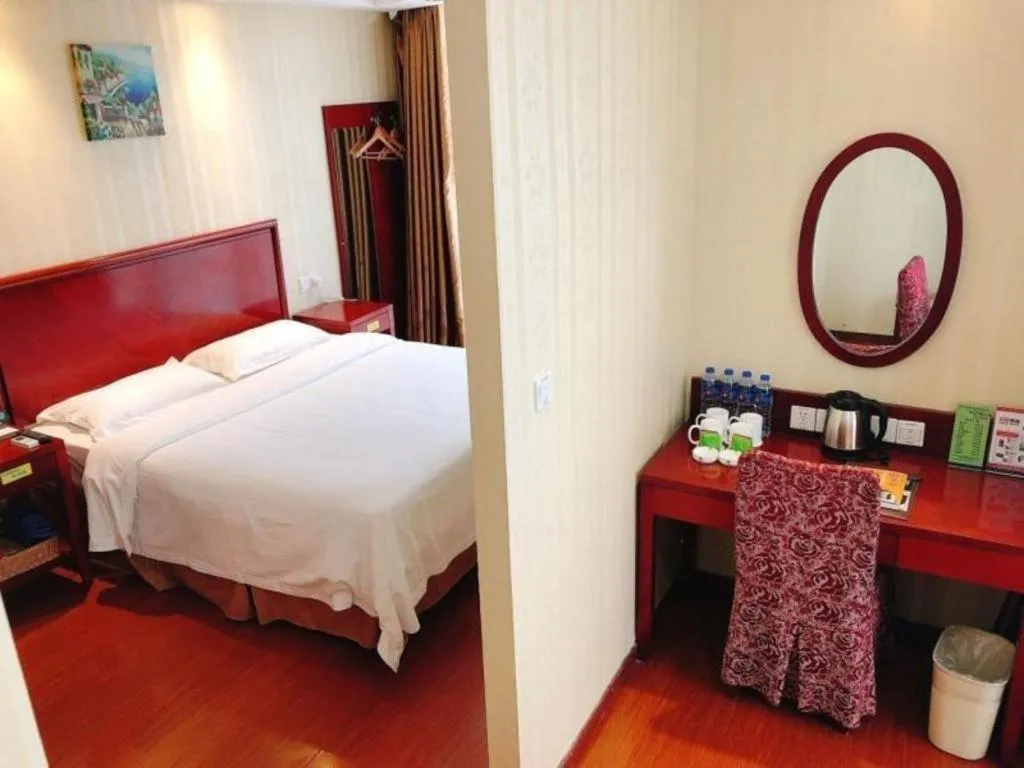 Bed in GreenTree Inn Suzhou Shengze Hotel