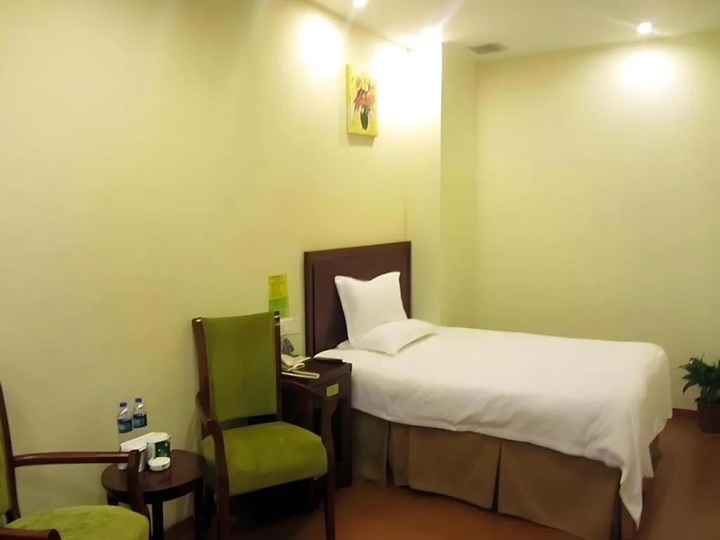 Bed in GreenTree Inn Suzhou Shengze Hotel