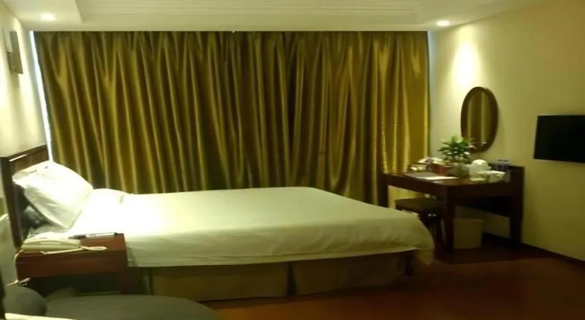 Bed in GreenTree Inn Suzhou Shengze Hotel