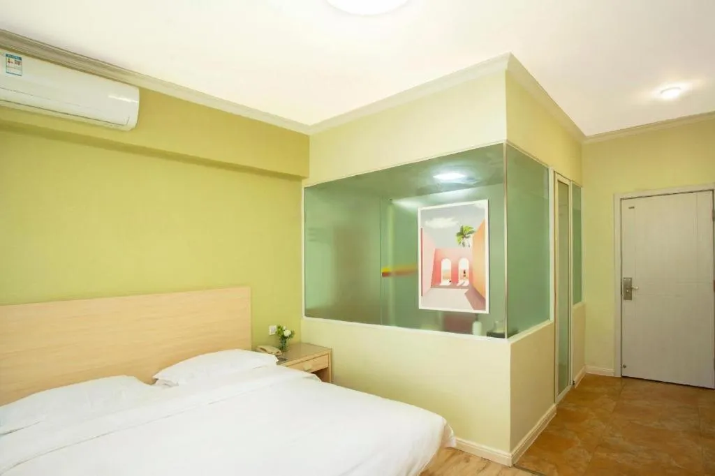 Bed in Super 8 Hotel Chengde Imperial Summer Resort