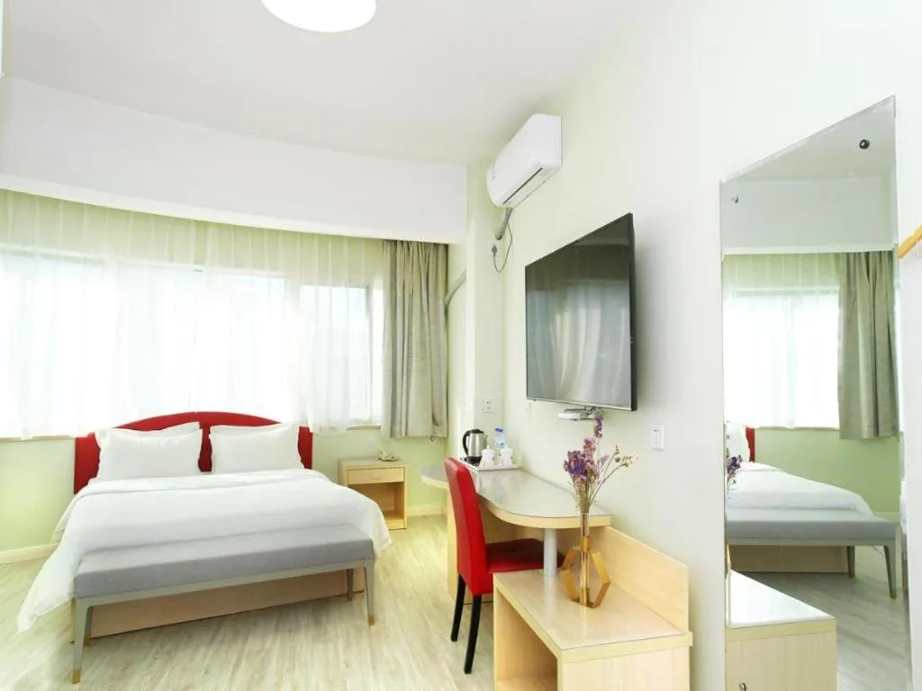 Bed in Super 8 Hotel Chengde Imperial Summer Resort