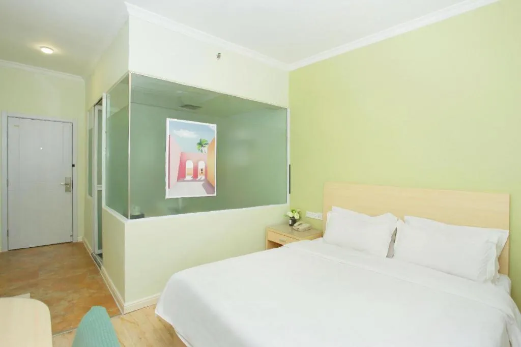 Bed in Super 8 Hotel Chengde Imperial Summer Resort