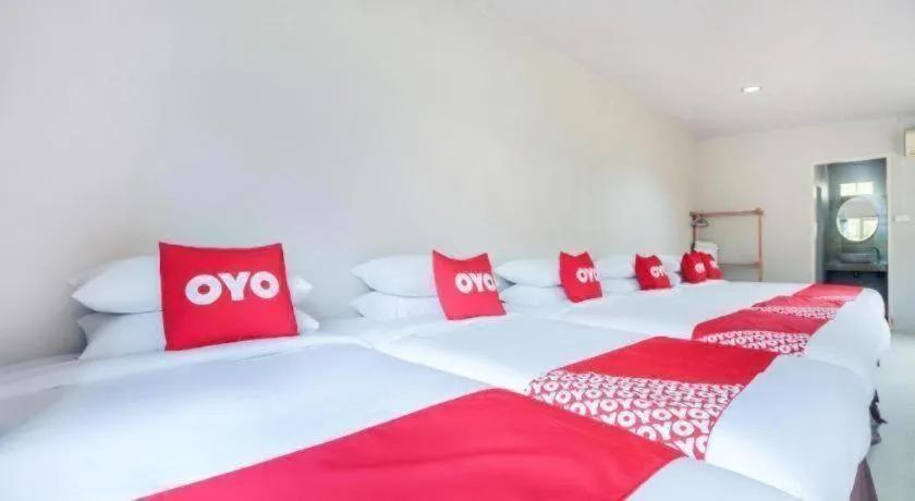 Bed in OYO 606 Baan Suansabai Pleanpanmai Resort Amphawa