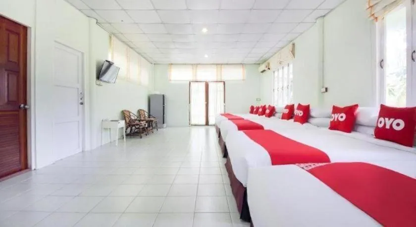 Bed in OYO 606 Baan Suansabai Pleanpanmai Resort Amphawa