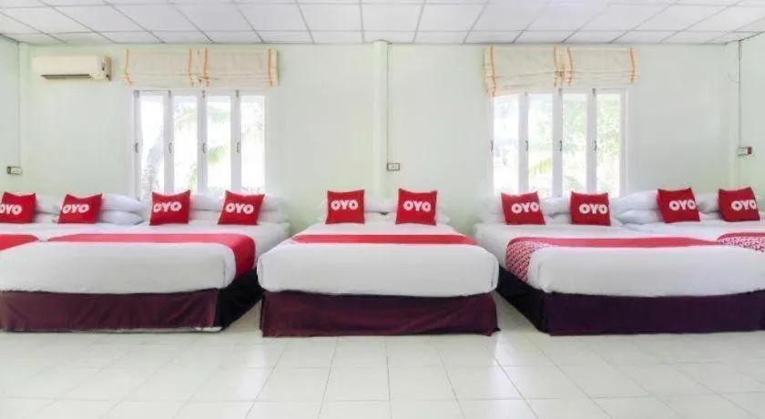 Bed in OYO 606 Baan Suansabai Pleanpanmai Resort Amphawa