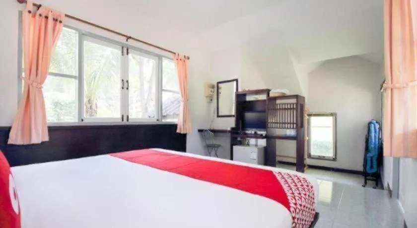 Bed in OYO 606 Baan Suansabai Pleanpanmai Resort Amphawa
