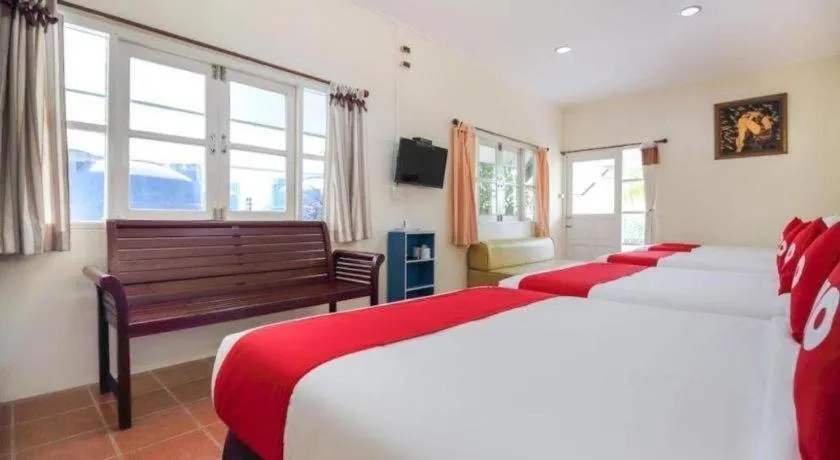 Bed in OYO 606 Baan Suansabai Pleanpanmai Resort Amphawa