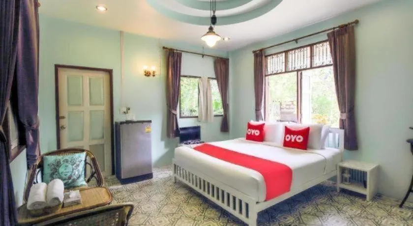 Bed in OYO 606 Baan Suansabai Pleanpanmai Resort Amphawa