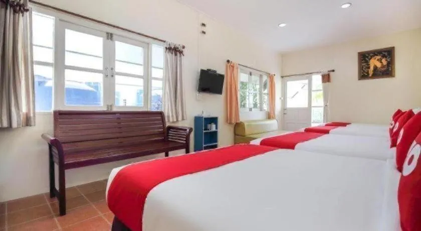 Bed in OYO 606 Baan Suansabai Pleanpanmai Resort Amphawa