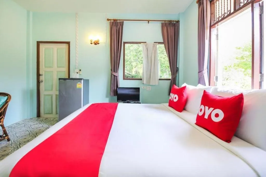 Bed in OYO 606 Baan Suansabai Pleanpanmai Resort Amphawa