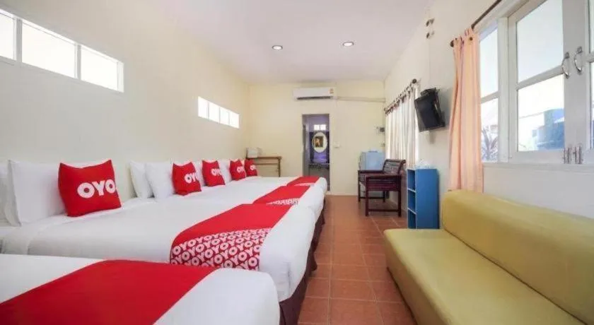 Bed in OYO 606 Baan Suansabai Pleanpanmai Resort Amphawa