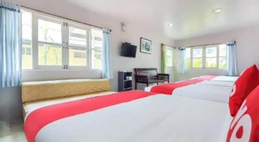 Bed in OYO 606 Baan Suansabai Pleanpanmai Resort Amphawa