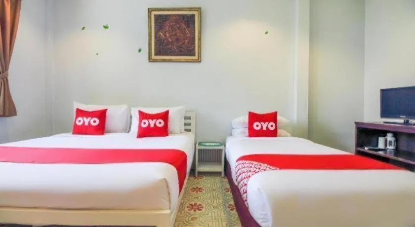 Bed in OYO 606 Baan Suansabai Pleanpanmai Resort Amphawa