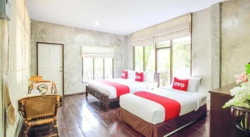 Bed in OYO 606 Baan Suansabai Pleanpanmai Resort Amphawa
