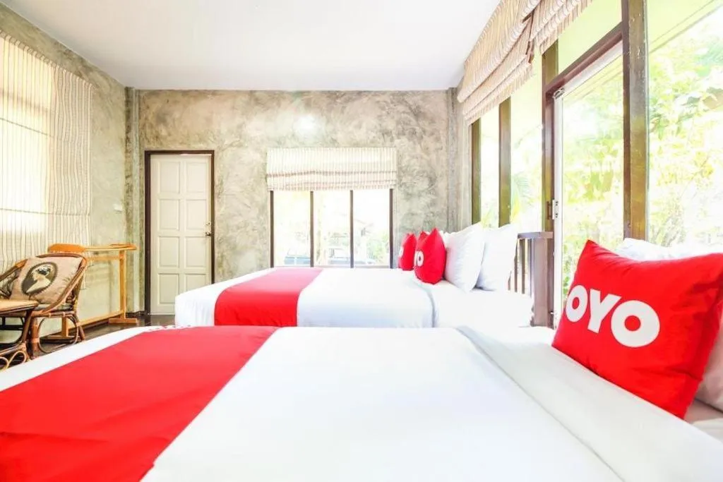 Bed in OYO 606 Baan Suansabai Pleanpanmai Resort Amphawa