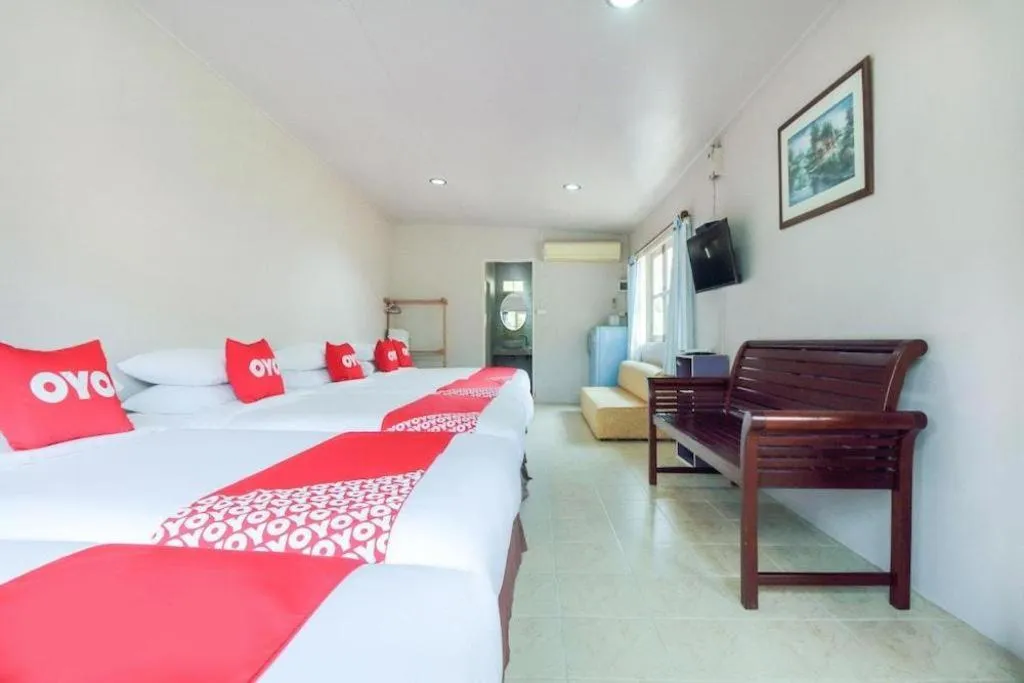 Bed in OYO 606 Baan Suansabai Pleanpanmai Resort Amphawa