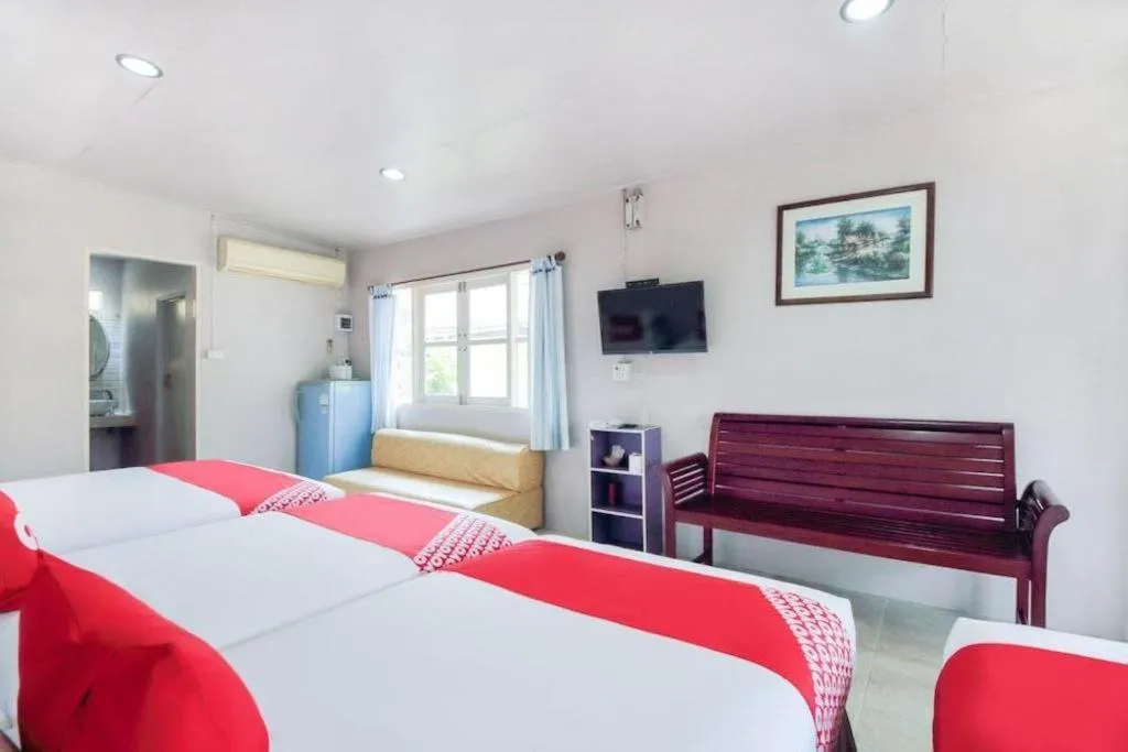 Bed in OYO 606 Baan Suansabai Pleanpanmai Resort Amphawa