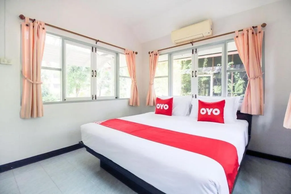 Bed in OYO 606 Baan Suansabai Pleanpanmai Resort Amphawa