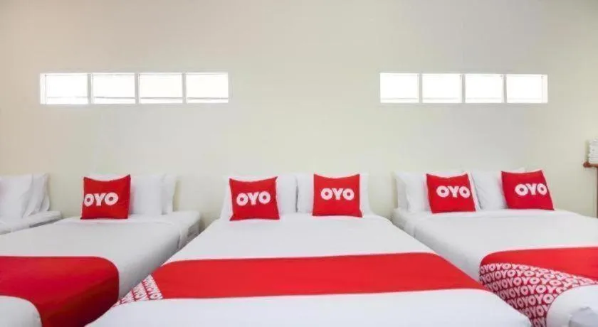 Bed in OYO 606 Baan Suansabai Pleanpanmai Resort Amphawa