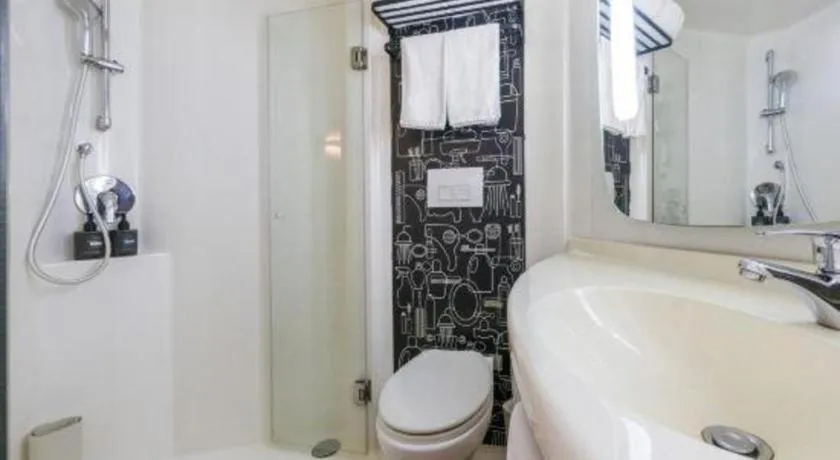 Ibis Shanghai Expo Dongming Road Metro Station