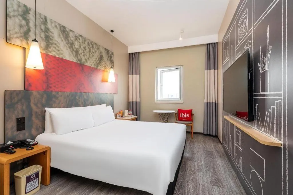 Bed in Ibis Shanghai Expo Dongming Road Metro Station