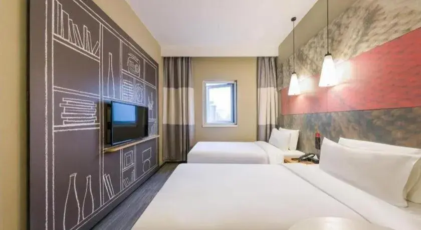 Bed in Ibis Shanghai Expo Dongming Road Metro Station Bed in Ibis Shanghai Expo Dongming Road Metro Station