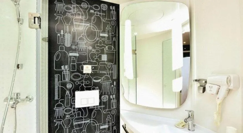 Ibis Shanghai Expo Dongming Road Metro Station