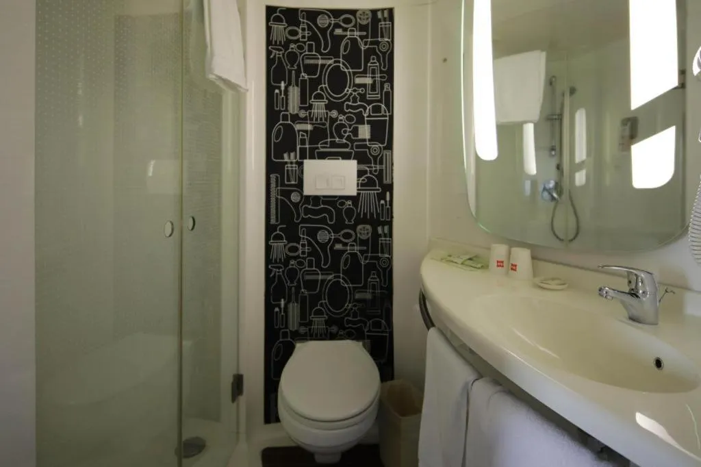 Ibis Shanghai Expo Dongming Road Metro Station