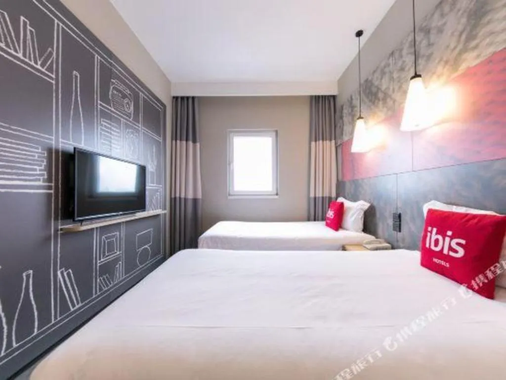 Bed in Ibis Shanghai Expo Dongming Road Metro Station